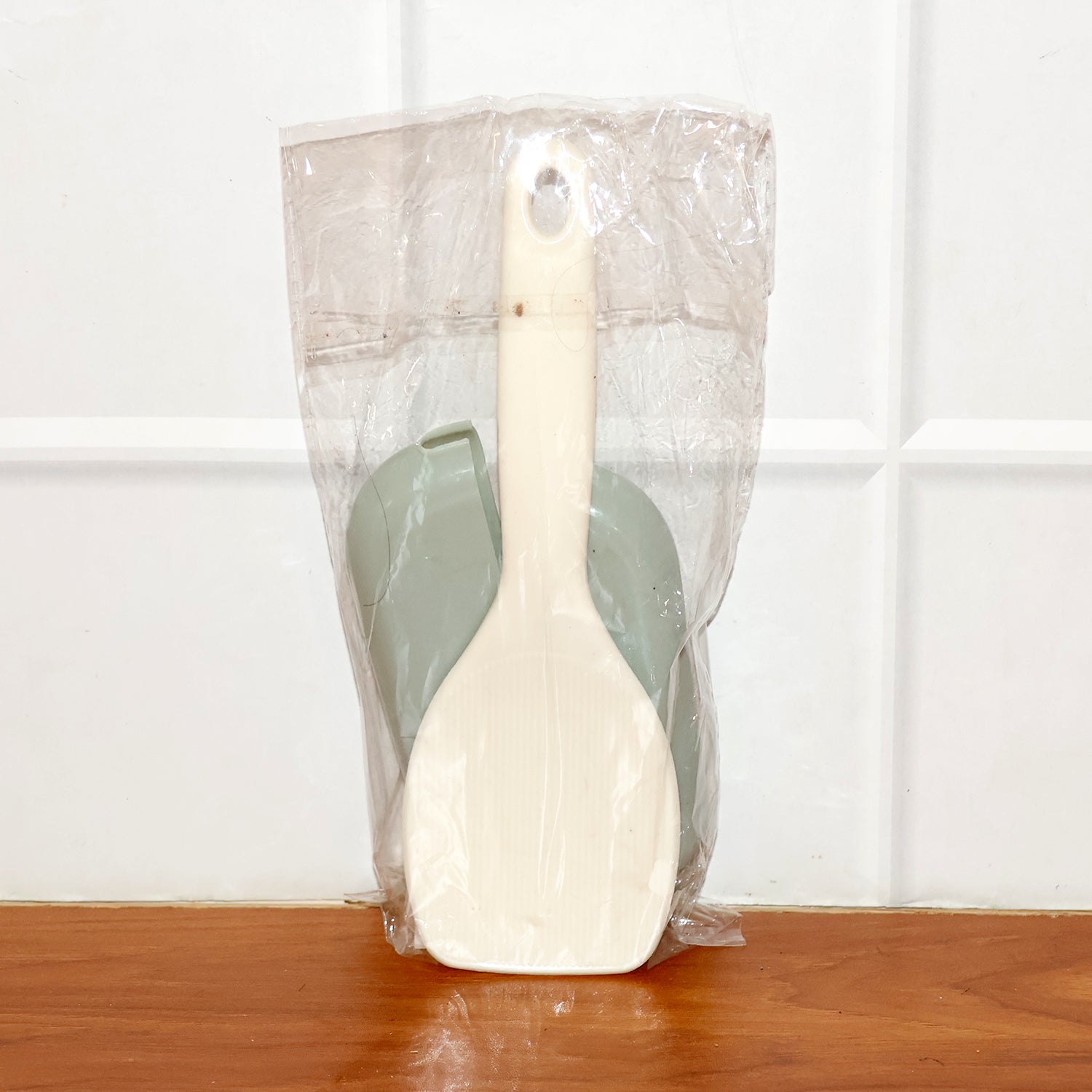 Dimensions of automatic rice spoon holder showing length, width, height