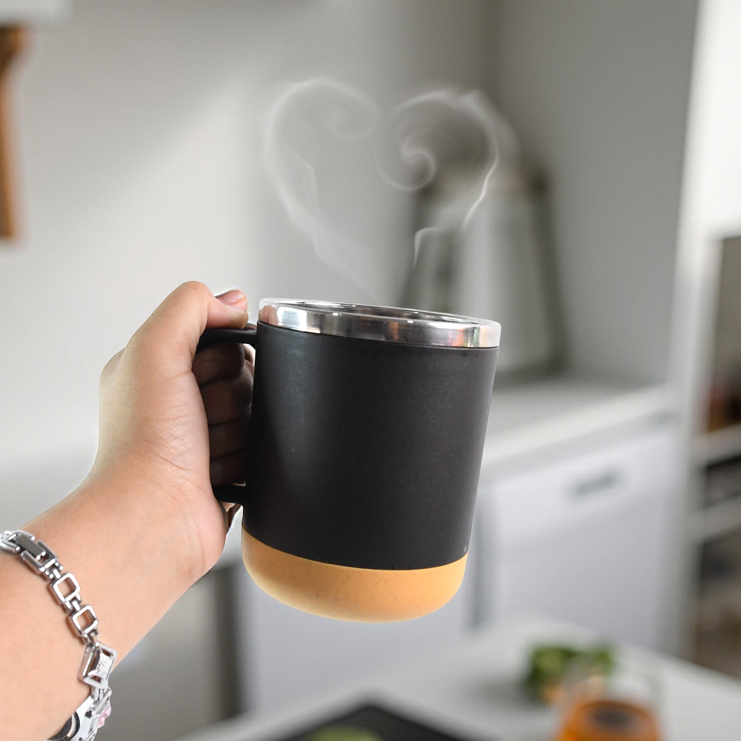 Travel cup with insulated coffee mug for hot drinks