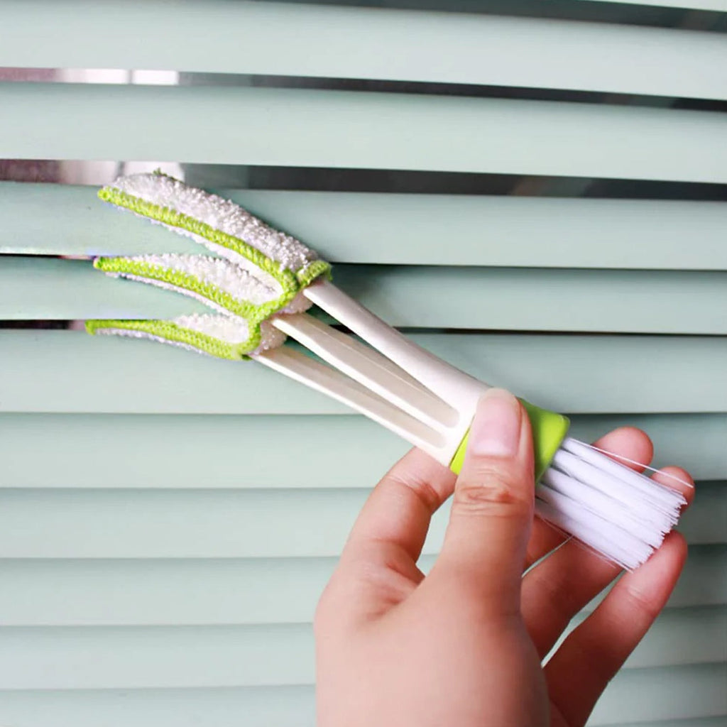 Ergonomic grip on window cleaning tool set for comfortable handling