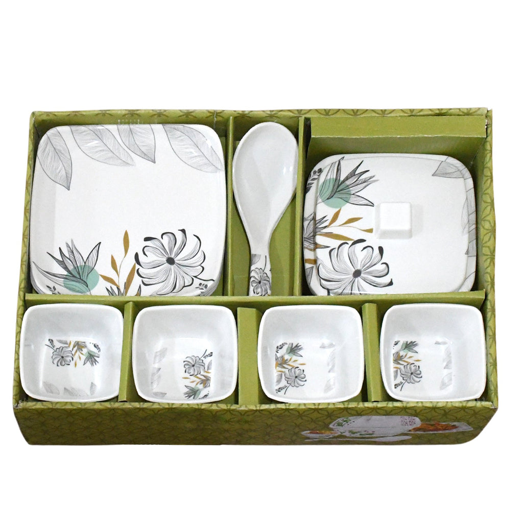 Jiaqi plastic dinner set arranged elegantly on a table, showcasing its design.