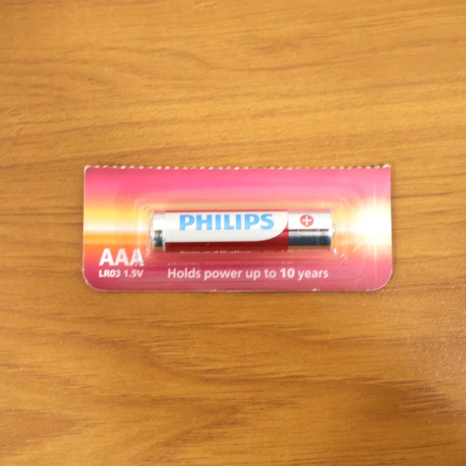 AAA ultra alkaline battery front and side view for electronic use