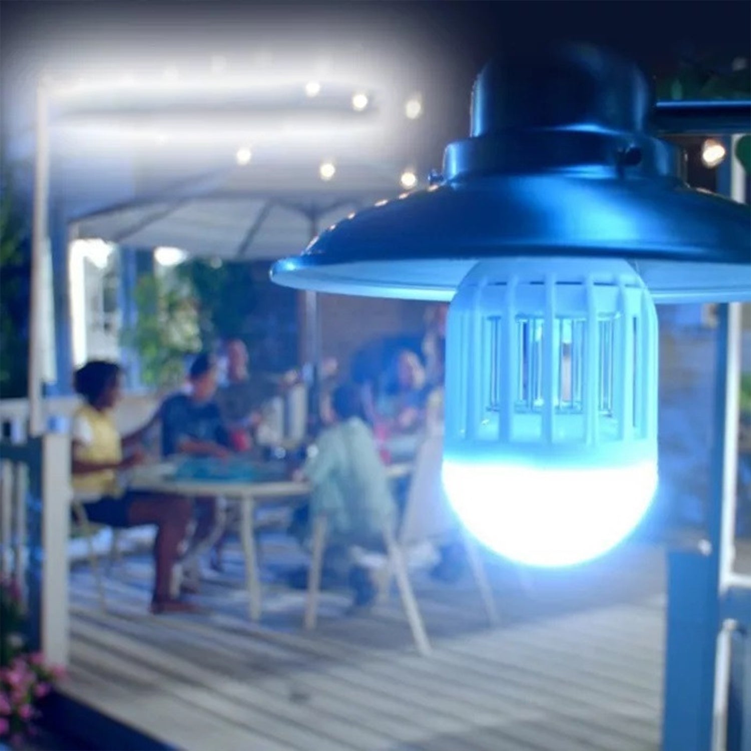Graphic showcasing the wide coverage and efficient insect trapping mechanism of the LED zapper.