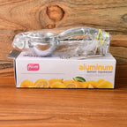Space-saving manual lemon squeezer for easy kitchen storage