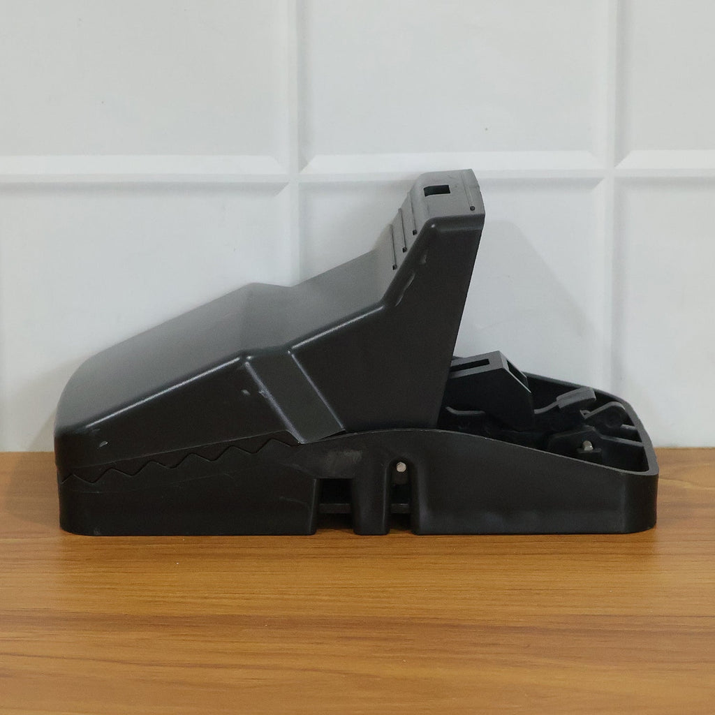 Durable plastic rodent trap for quick pest control