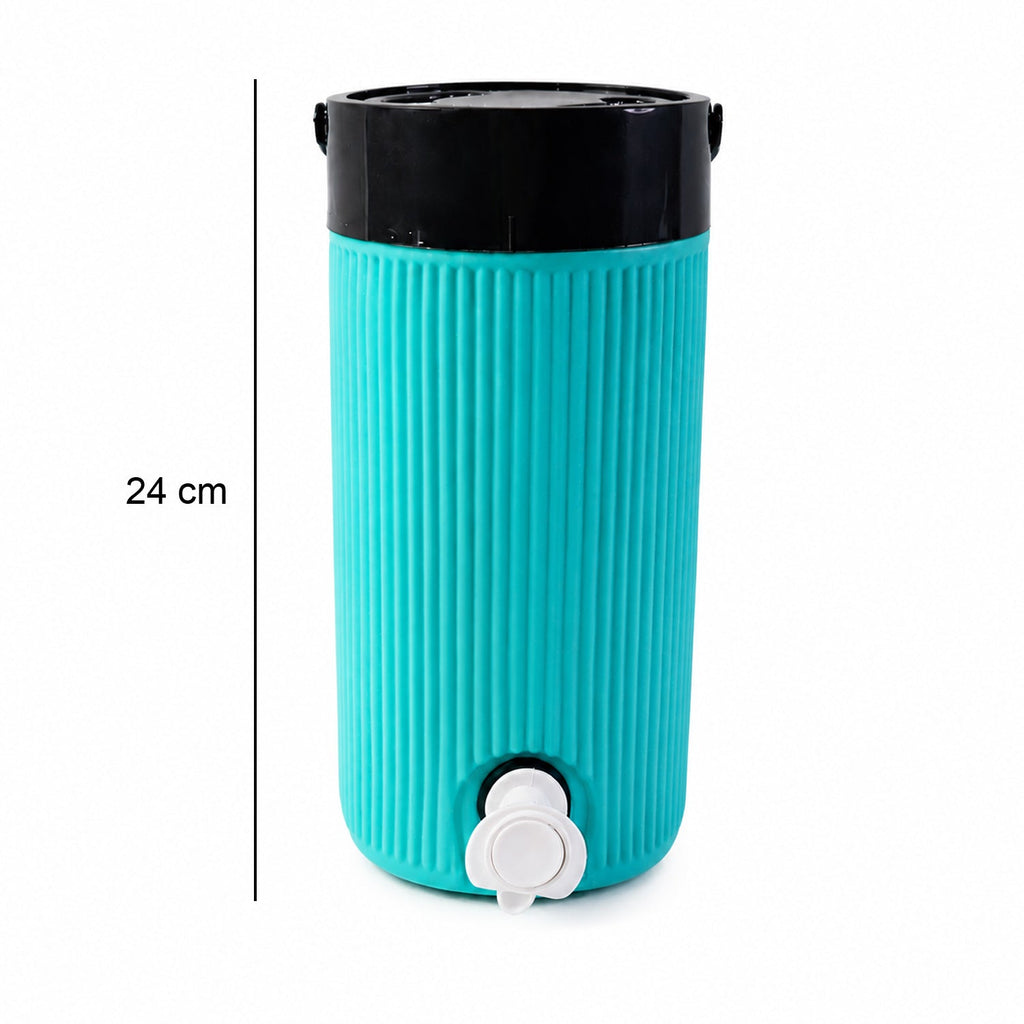 Pouring water from leakproof tap of 2.5L insulated water jug