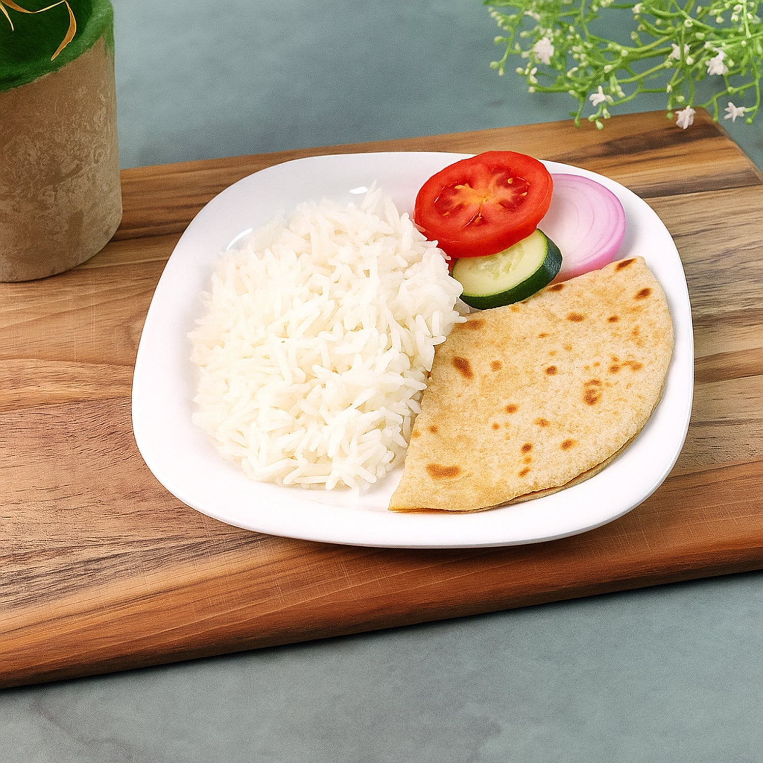 Durable heat-resistant square plate 28 cm for serving