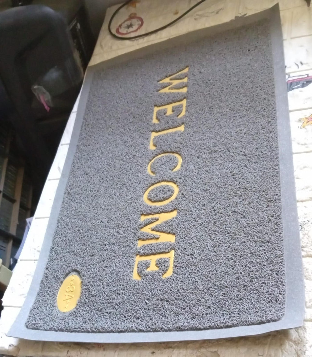 The easy-to-clean Welcome Door Mat with water droplets, demonstrating its quick-dry microfiber material.