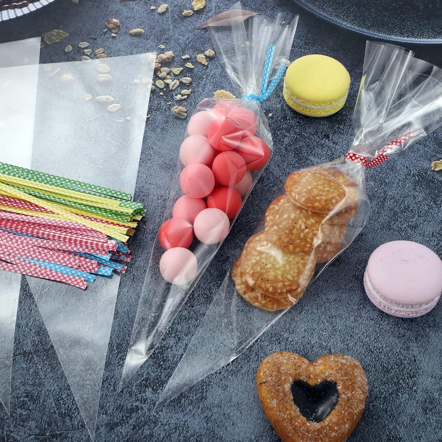 Batch of medium disposable piping bags for pastry and cream decoration