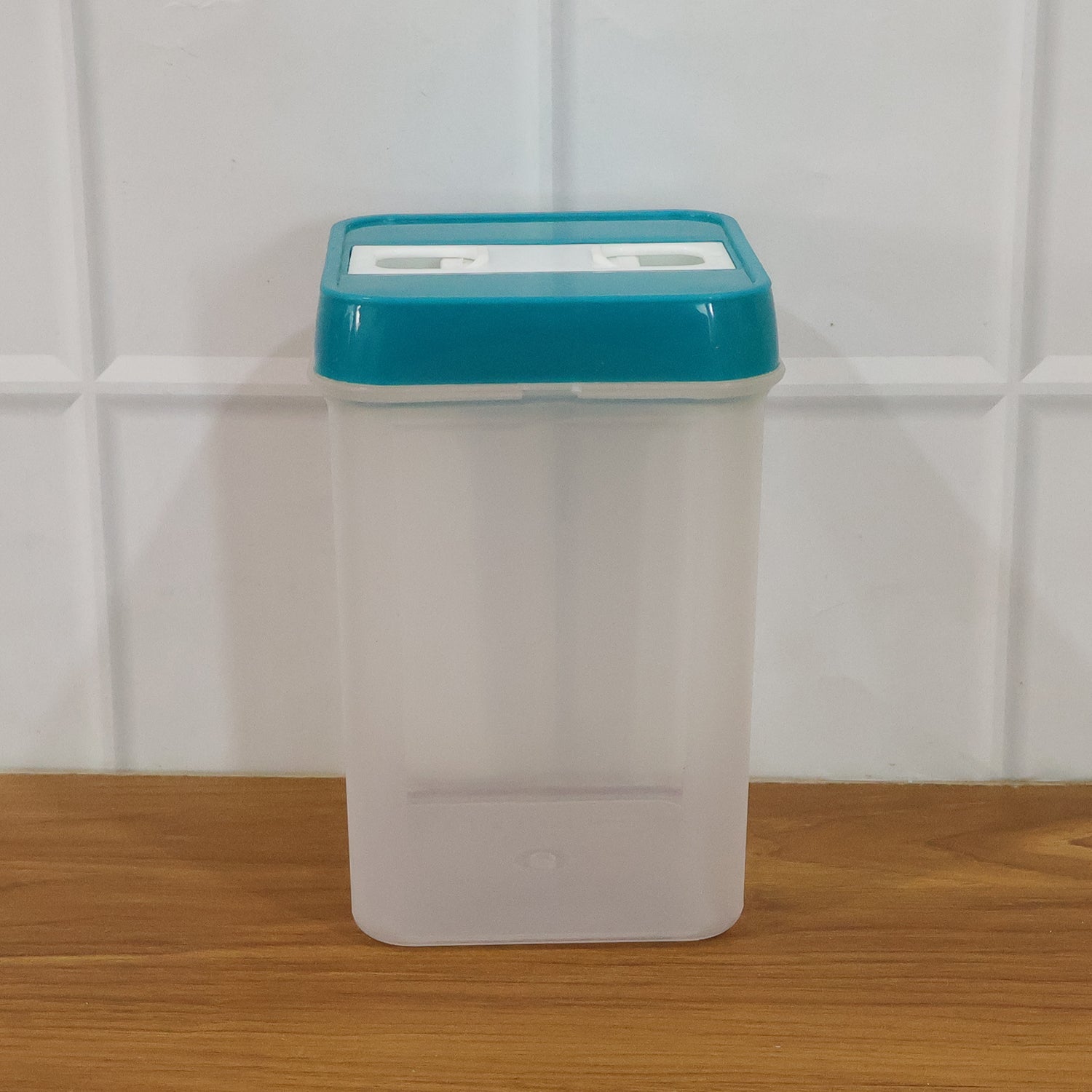 Closeup of smart seal lid on food storage container