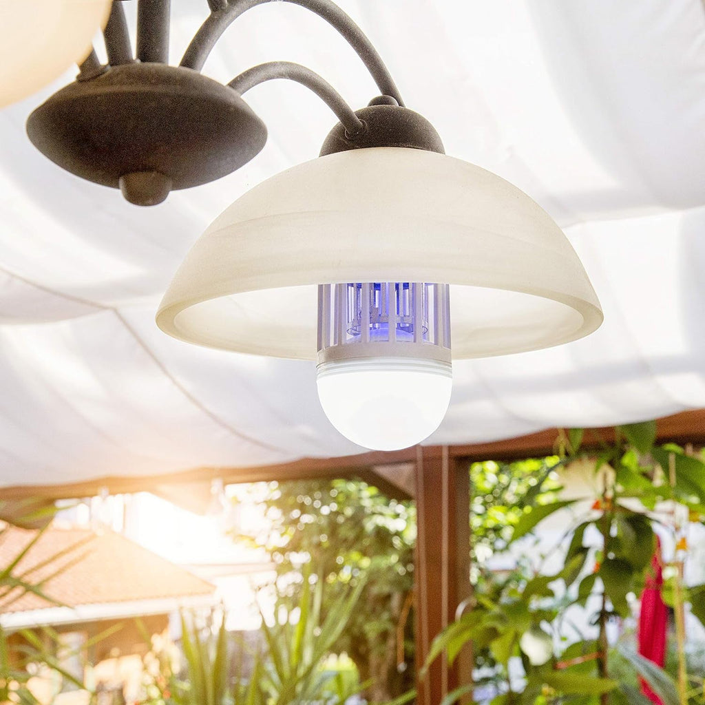 How the 15W mosquito killer lamp works to attract and eliminate summer moths and other flying pests.