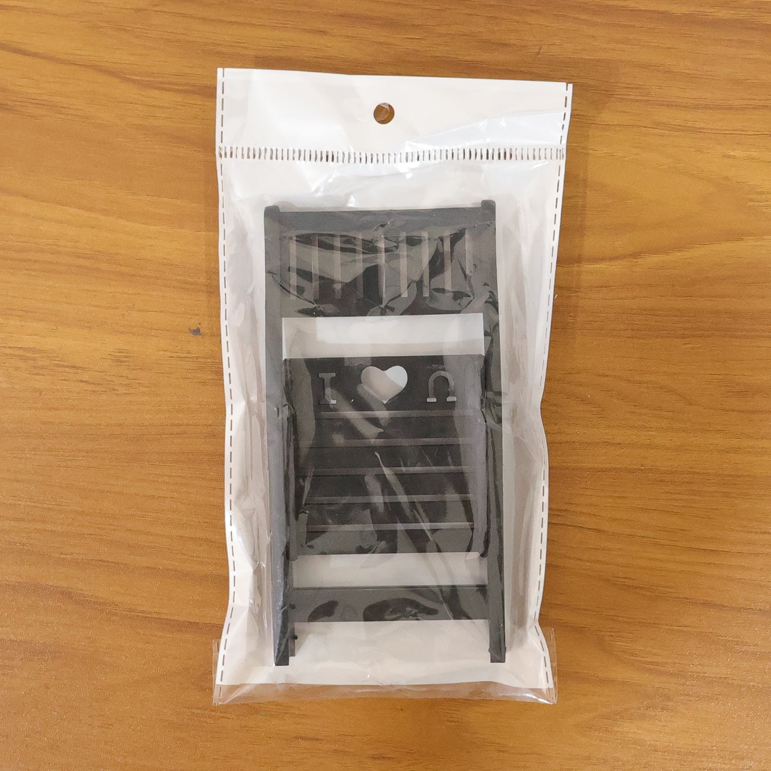 Mini chair shape phone holder ideal for hands-free mobile use
