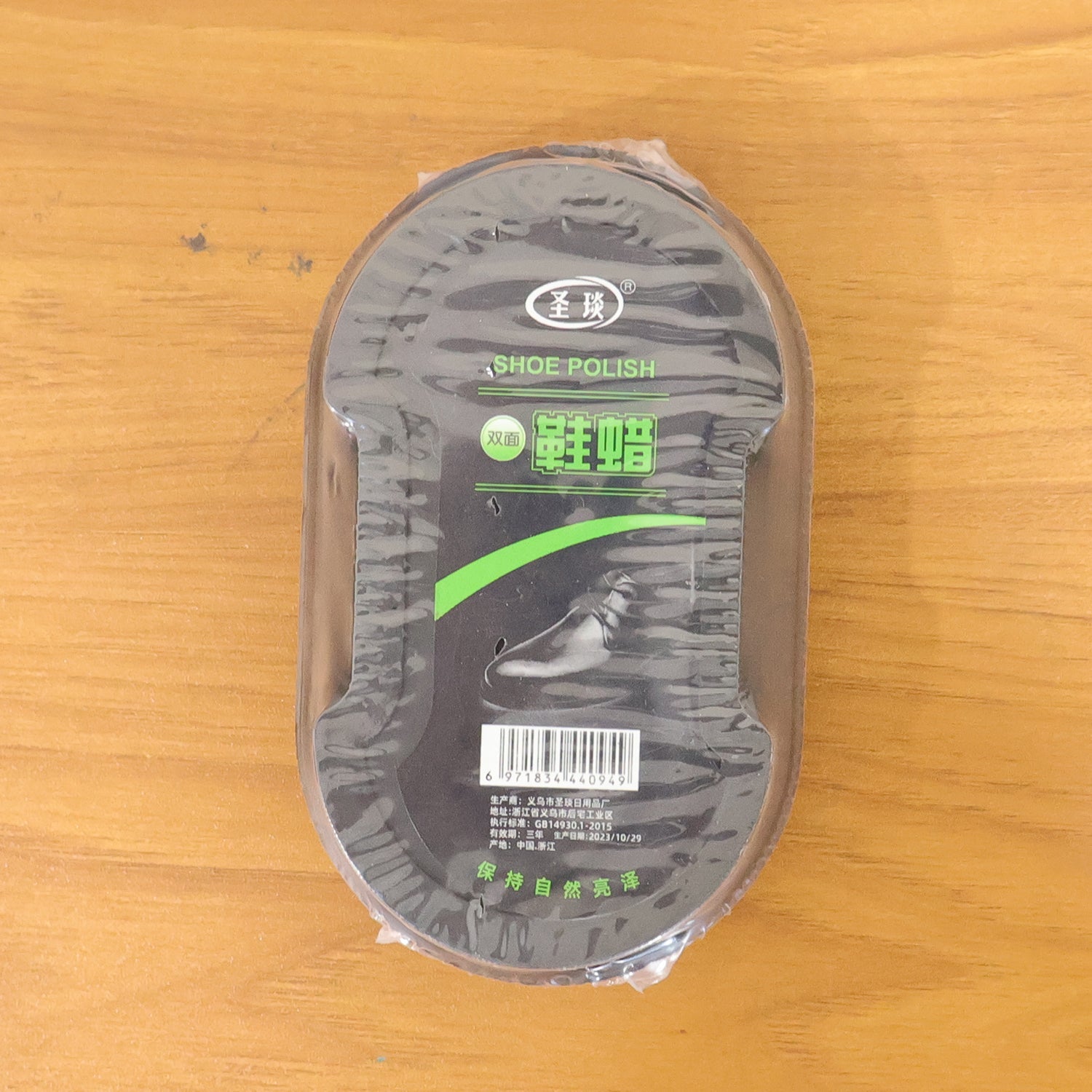 Leather care sponge applicator ensuring quick and easy shoe polishing