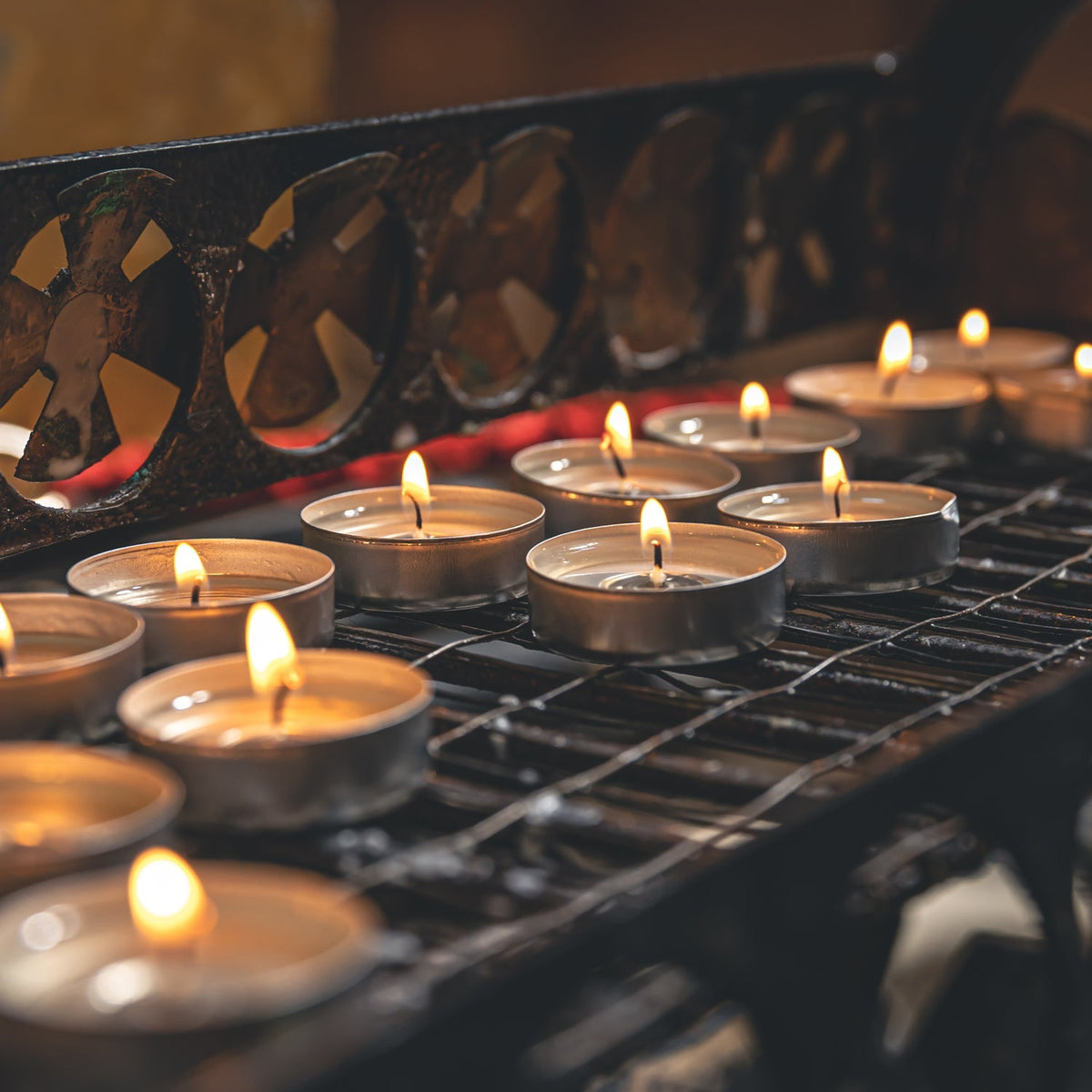 Stylish decorative color candles, perfect for thoughtful gifts and setting a cozy room ambiance.