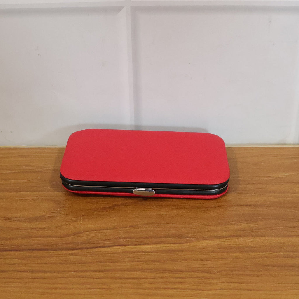 Compact grooming kit in storage case for easy organization