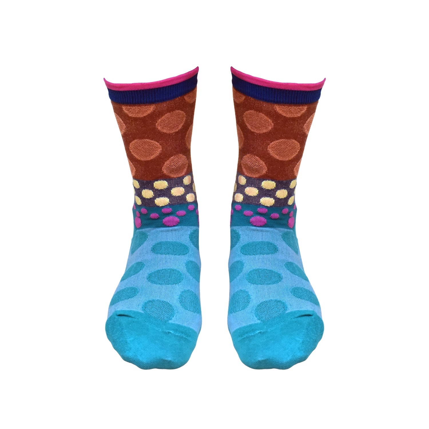 Stylish men's ankle length socks in a versatile shade, perfect for casual or active use.