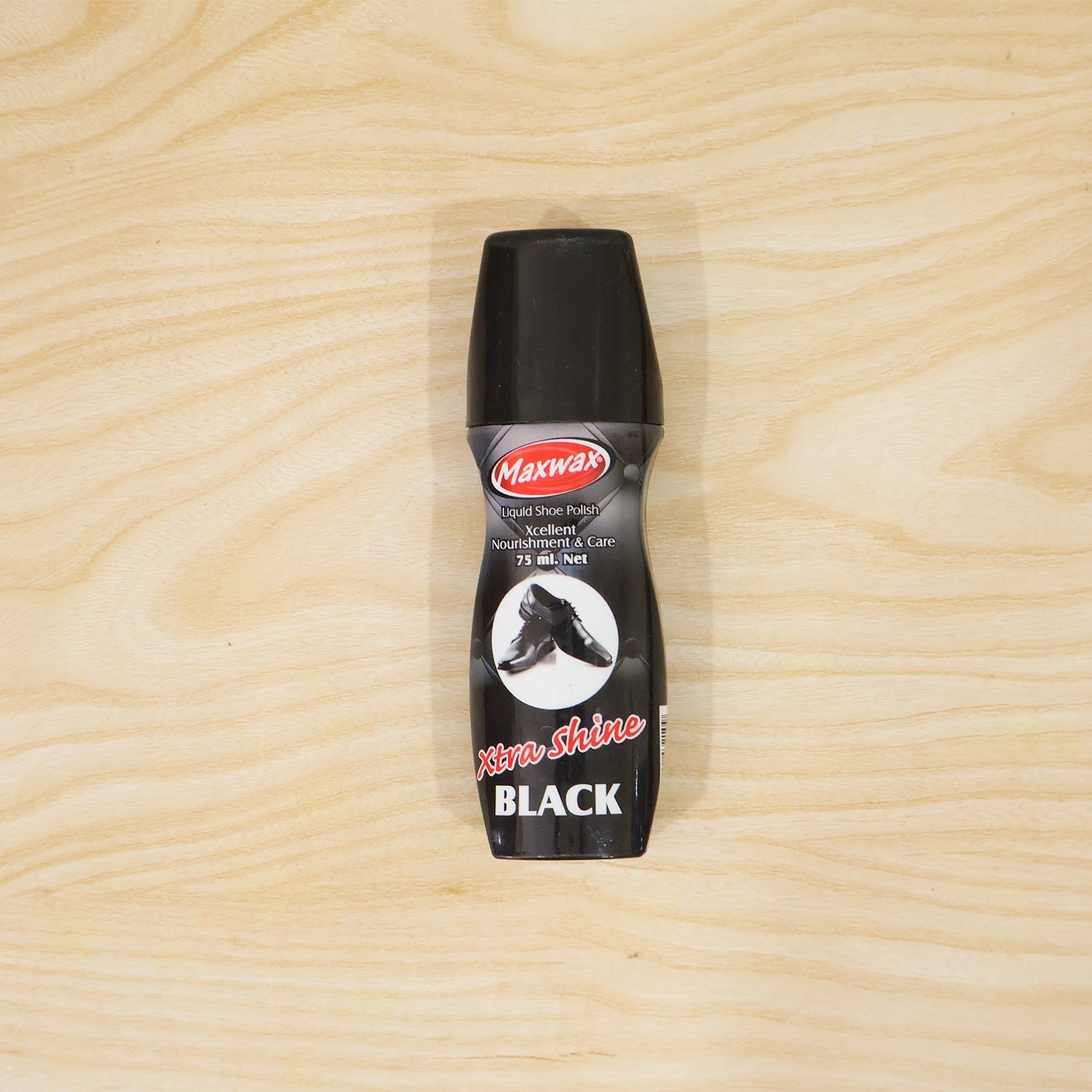 Easy-to-use black shoe polish to give shoes a glossy finish