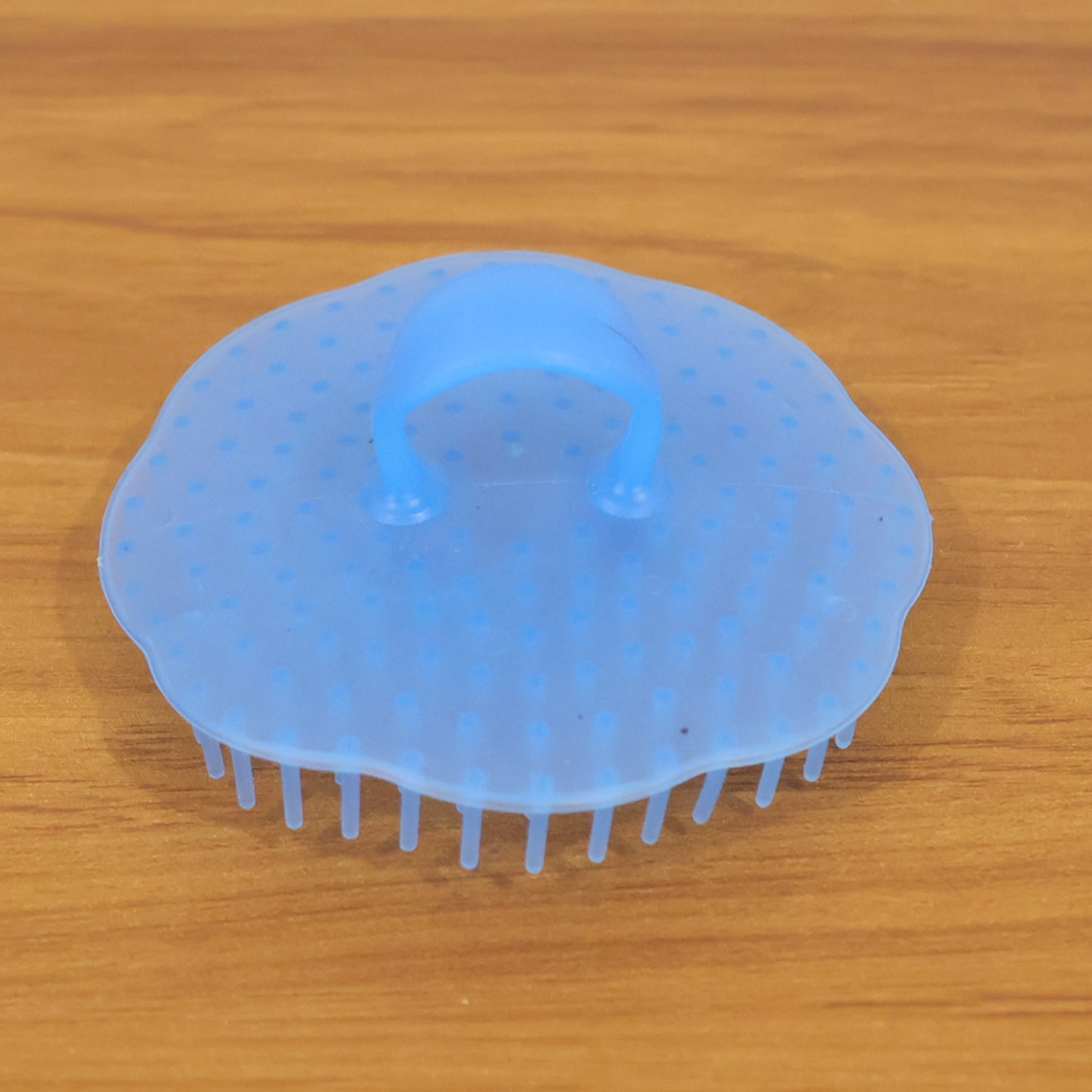 Portable scalp cleaning shampoo tool made of silicone