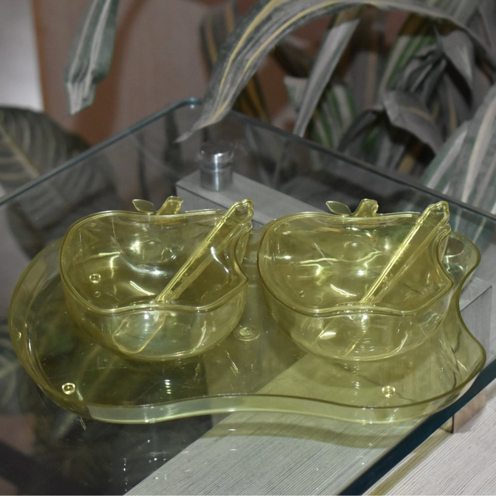 Food serving bowl in apple shape, ideal for parties.