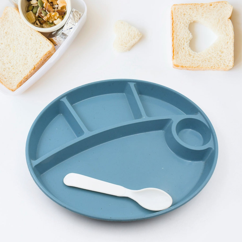 Lightweight biodegradable kids plate, perfect for picnics and outdoor meals.