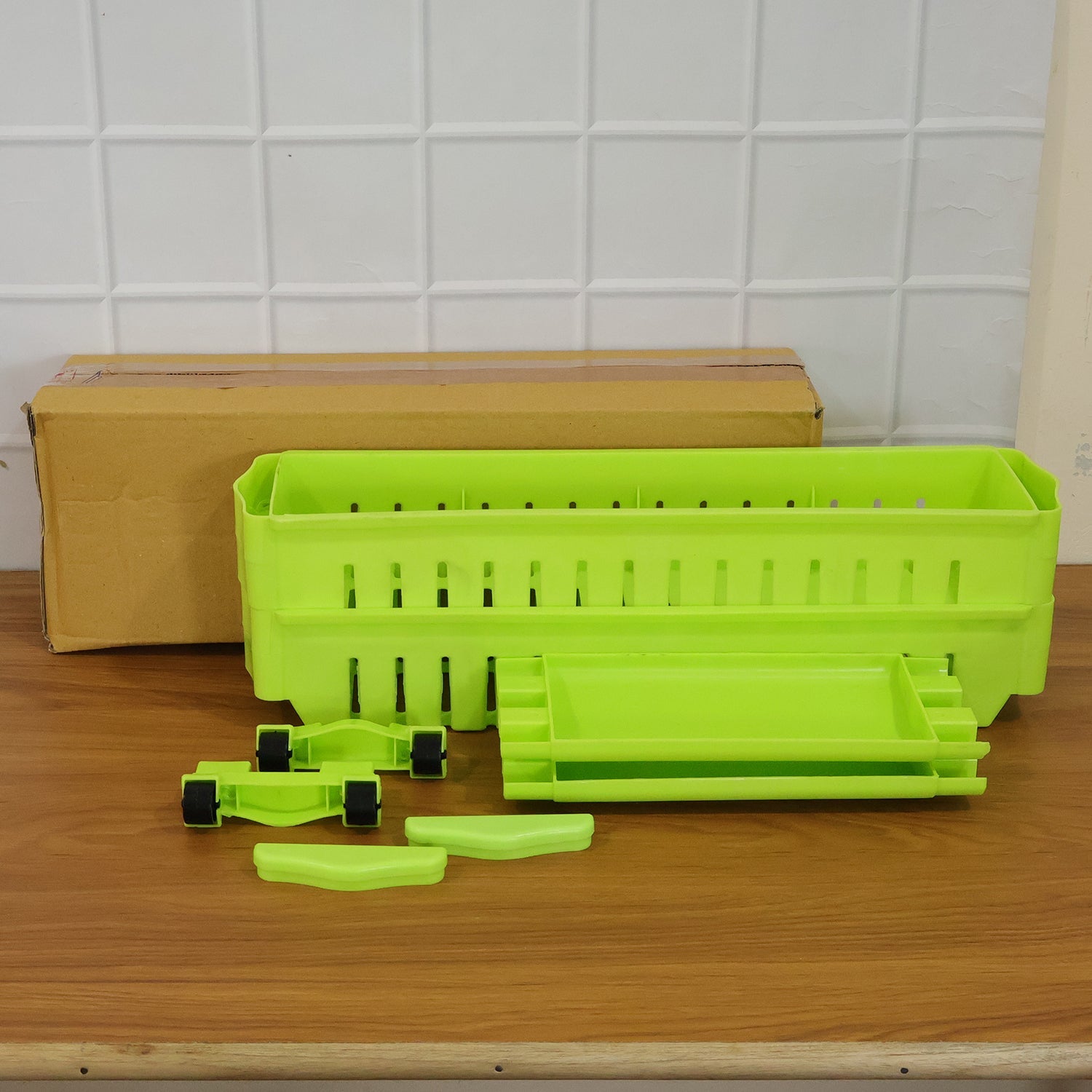 Easy-move rolling organizer for narrow spaces