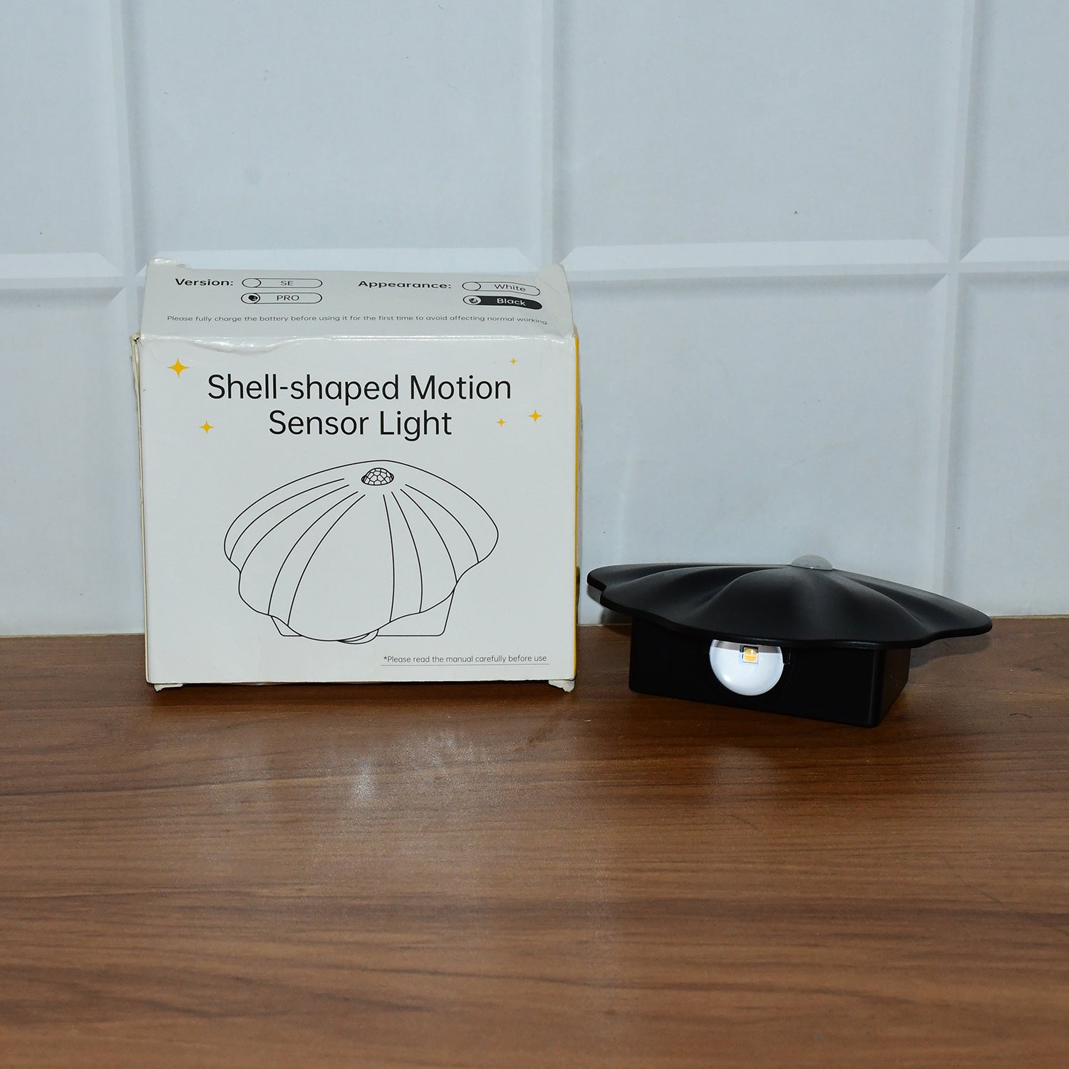 LED sensor light in elegant shell design for bedroom use