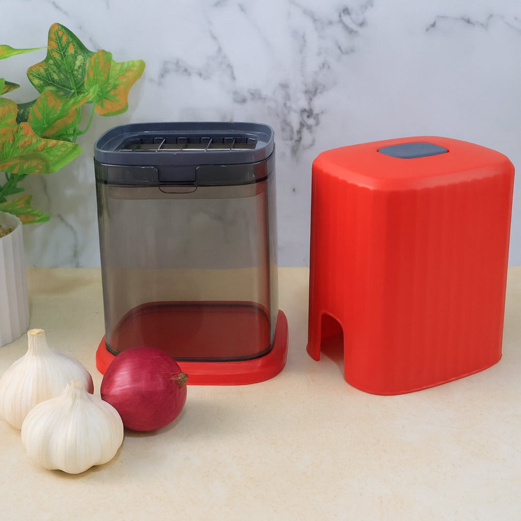 Compact vegetable chopper with built-in storage container