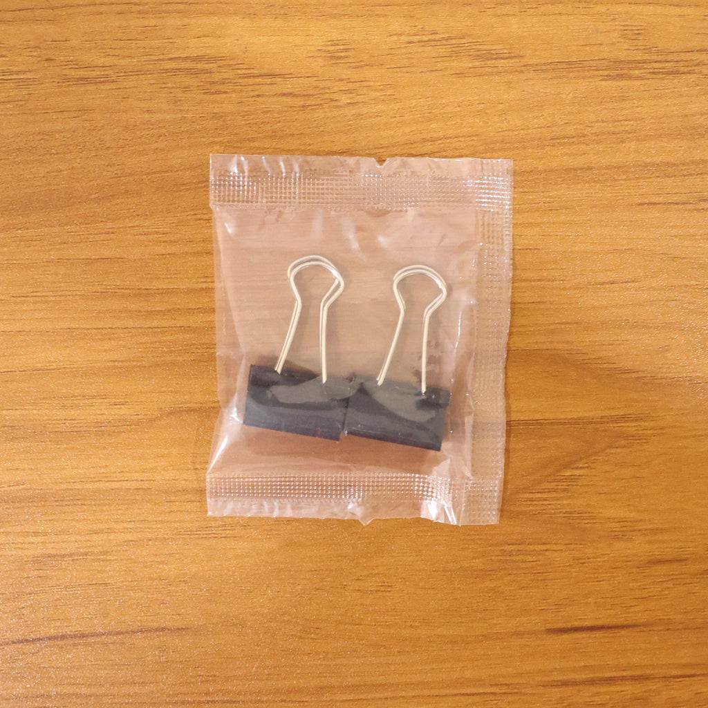Set of sturdy paper holding metal binder clips