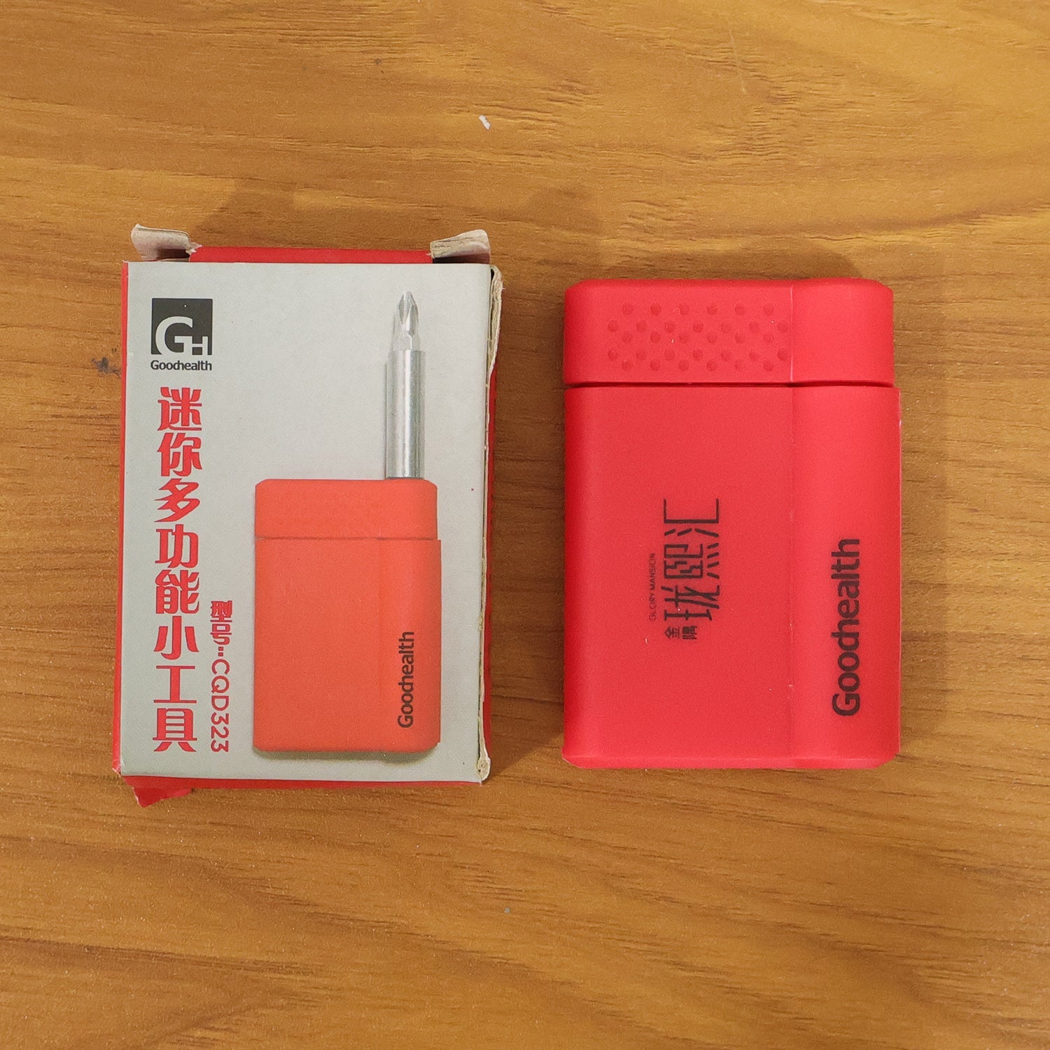 Magnetic screwdriver bit set for small devices and DIY repairs