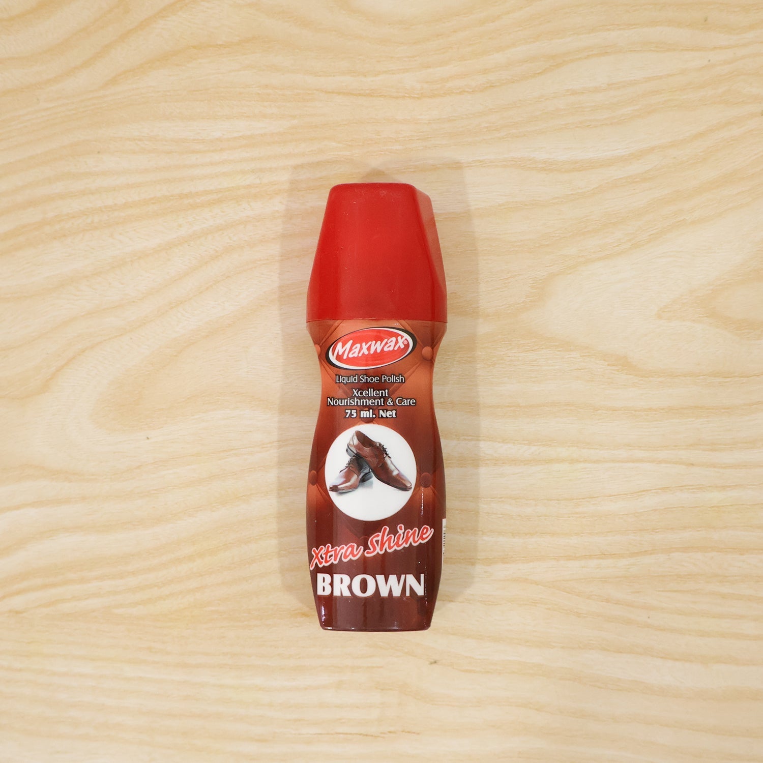 Travel-friendly brown shoe polish in 75ml bottle