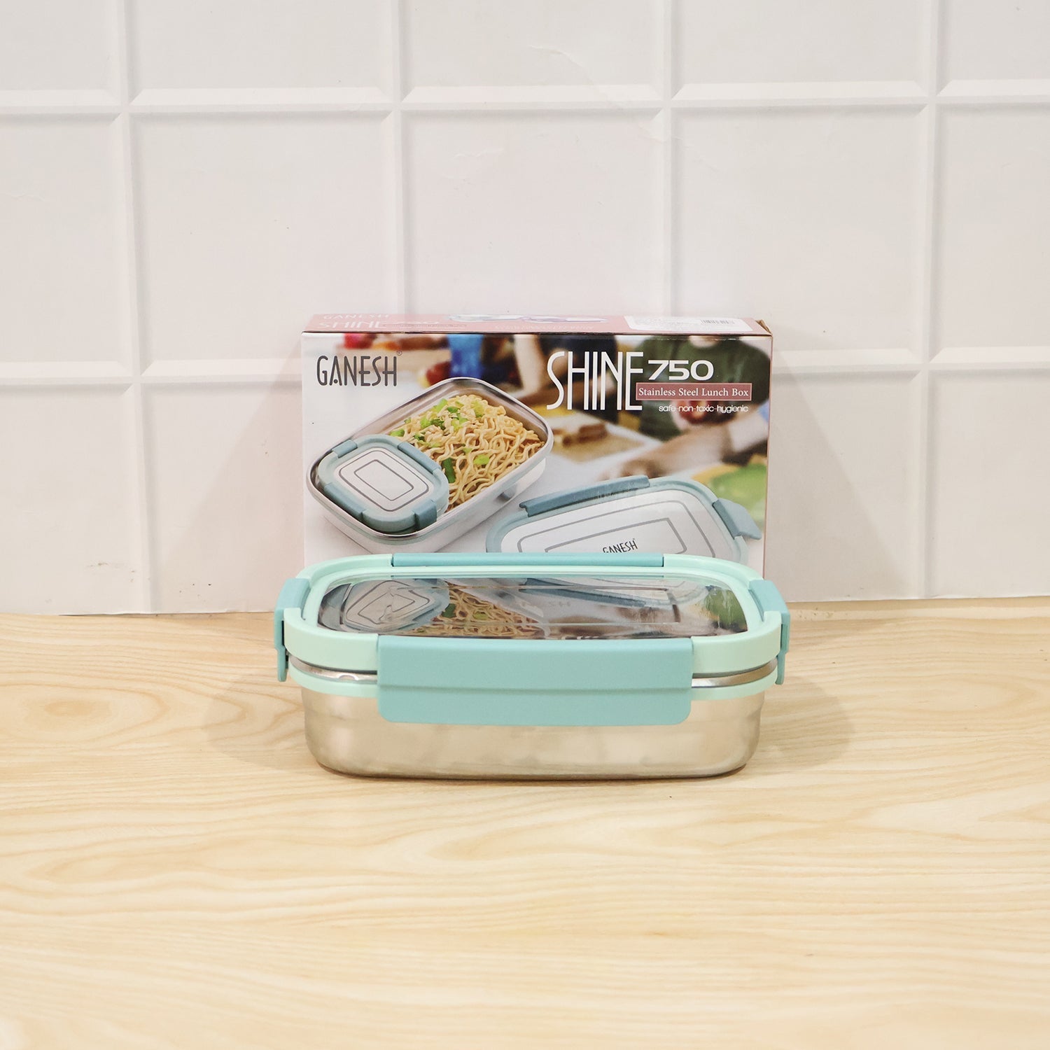 Top view of lunch box set with lid open
