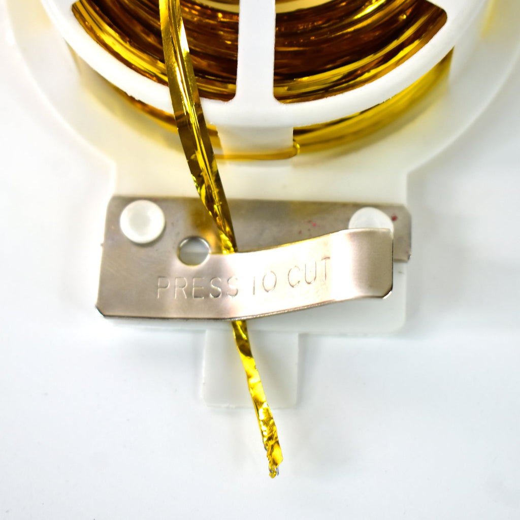 Hand cutting twist tie from dispenser roll with built-in cutter