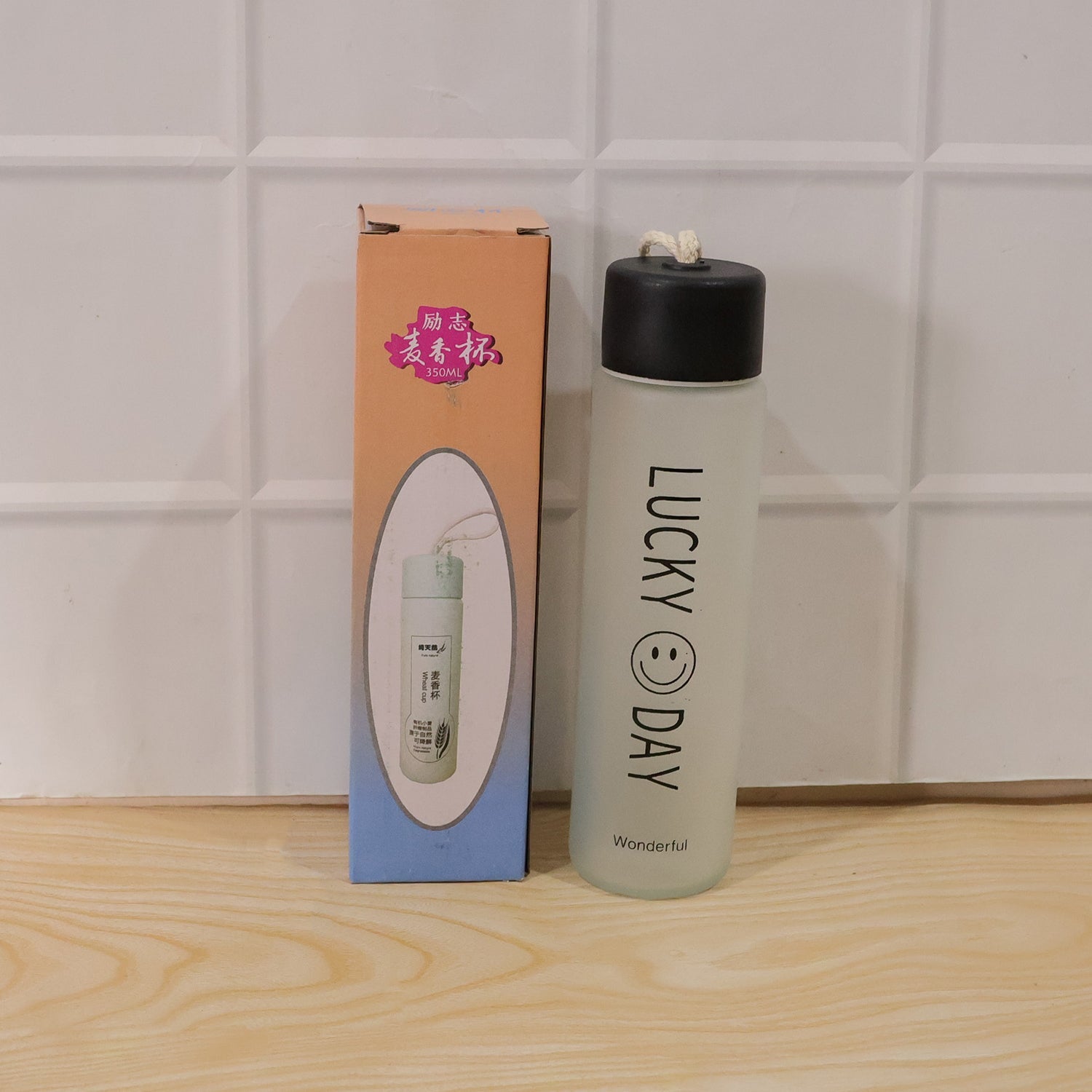 Eco-friendly water bottle made of frosted glass for versatile use