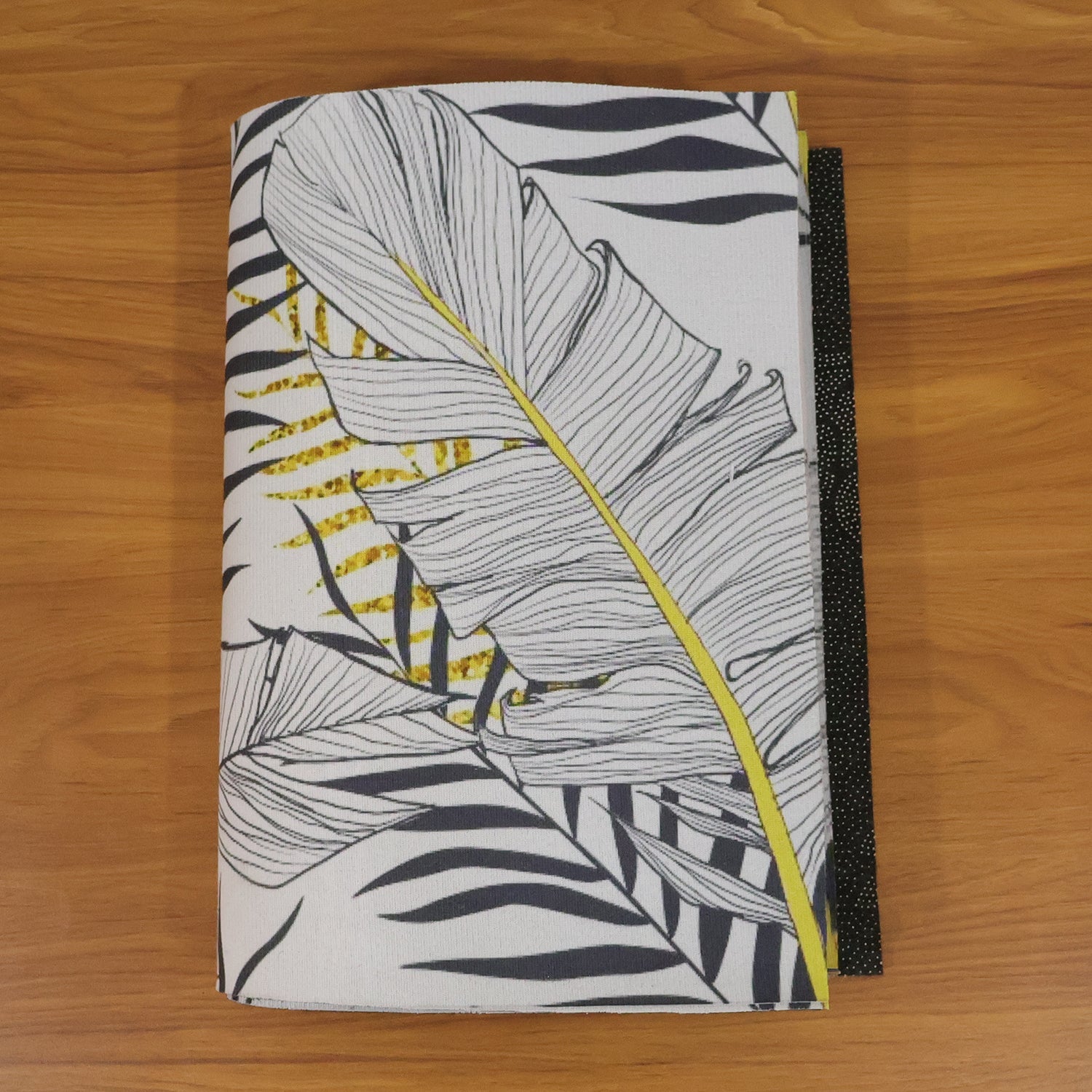 Decorative dining placemat reversible with elegant leaf pattern