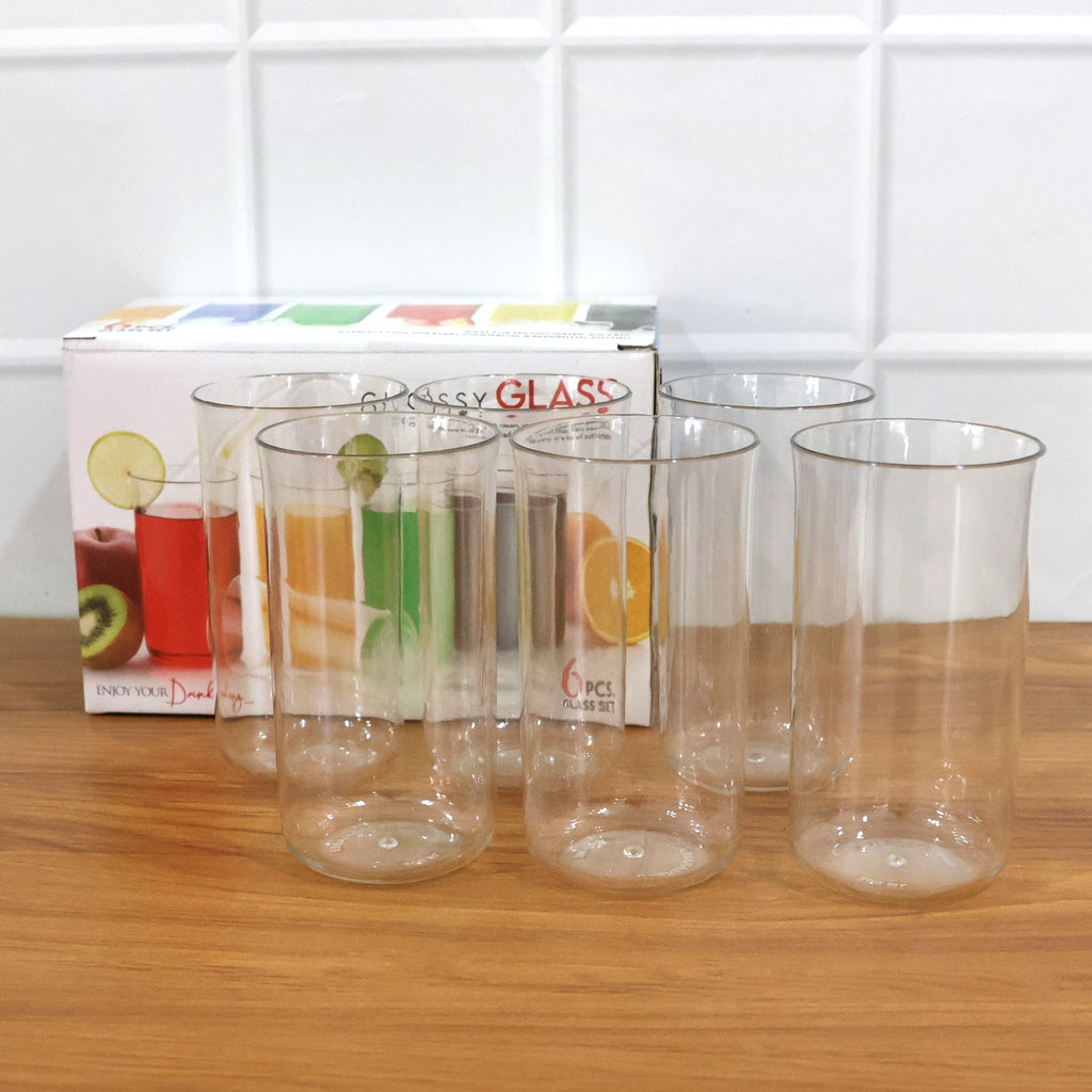 Durable plastic drinking tumblers with a glossy finish for casual dining