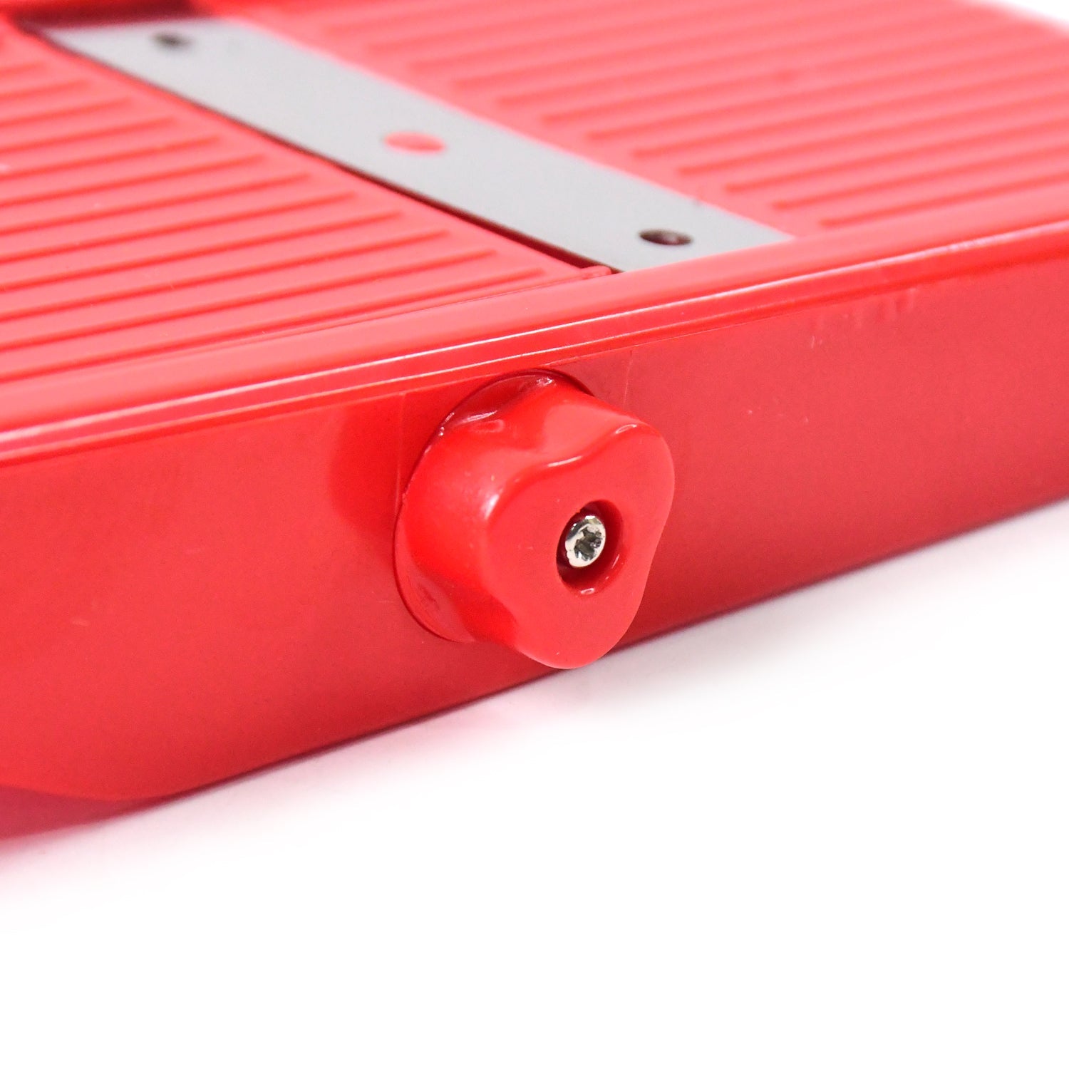 Compact kitchen slicer for precise vegetable slicing