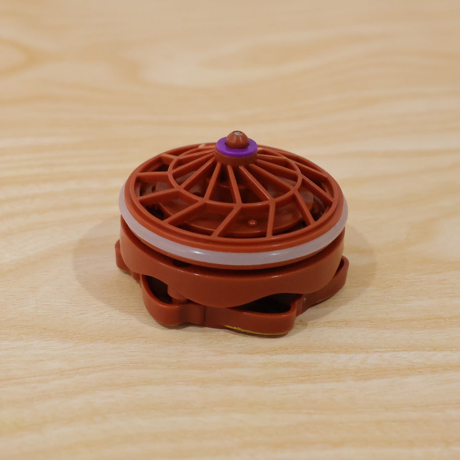 Plastic spinning top with spark effects