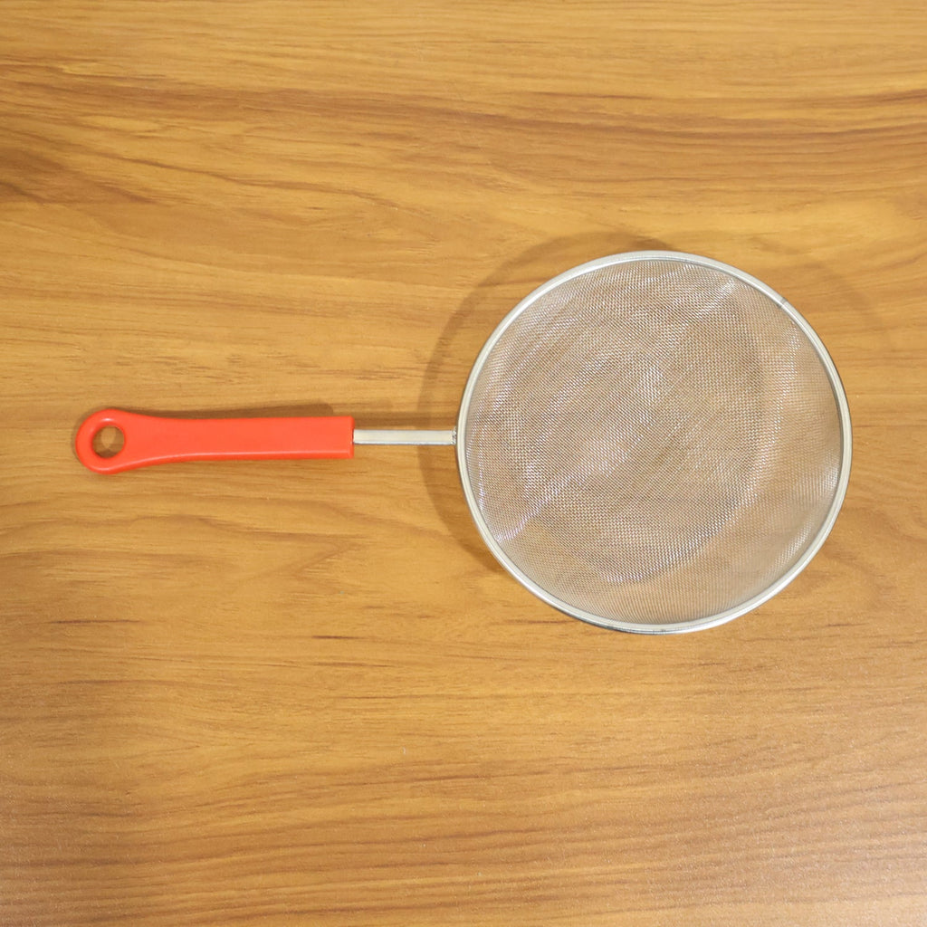 Long handled fine mesh kitchen strainer for safe handling