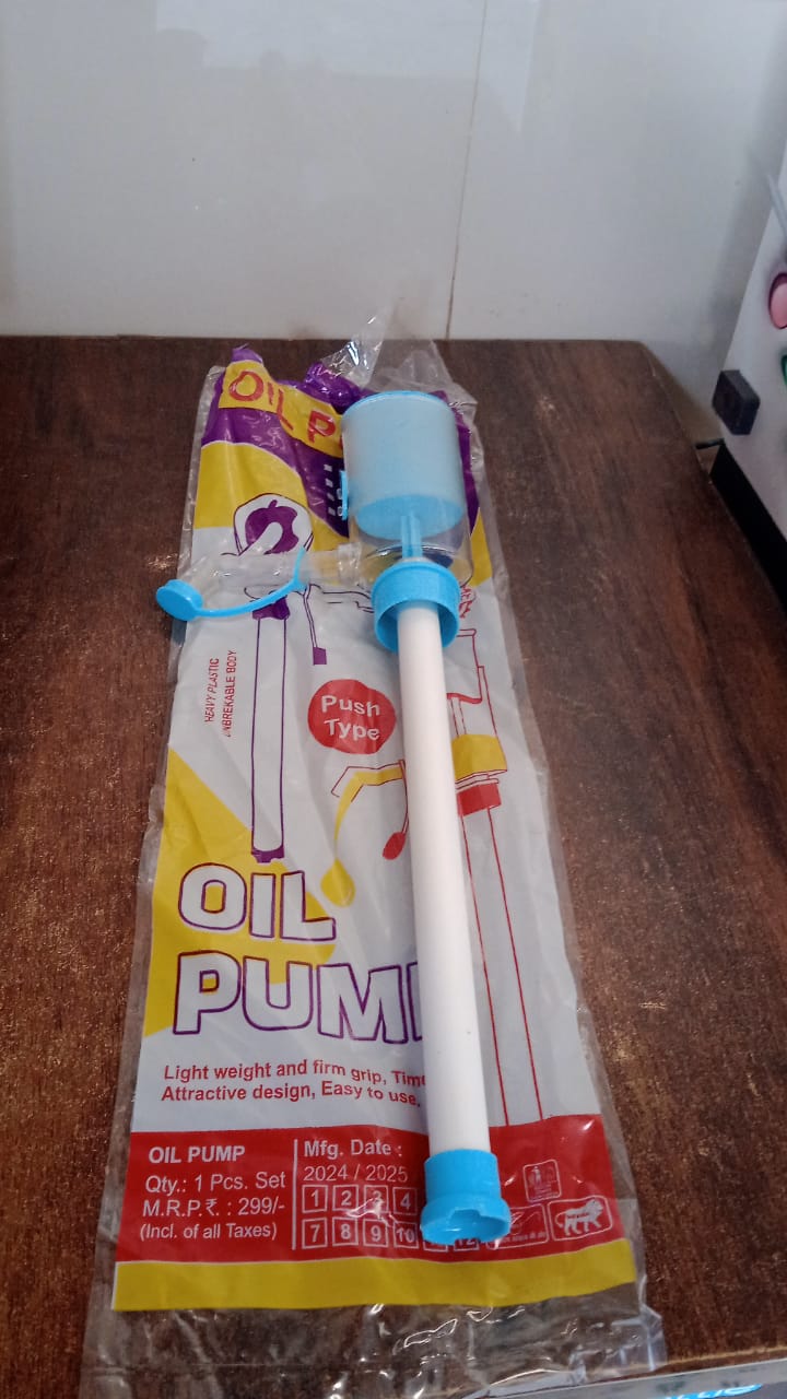 Hand press oil extractor pump for oil and liquid removal