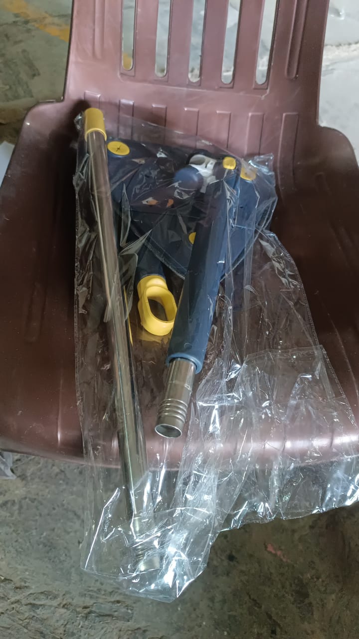 Compact design of the triangle mop, making it easy to store in any household.