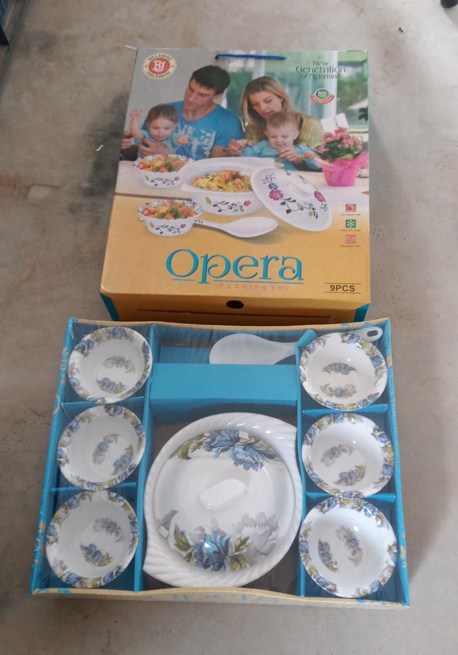 Versatile pudding serving set suitable for various occasions.