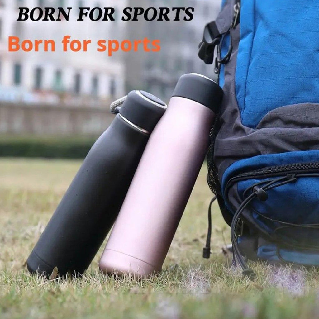 Close-up of double wall vacuum insulated stainless steel water bottle 550ML