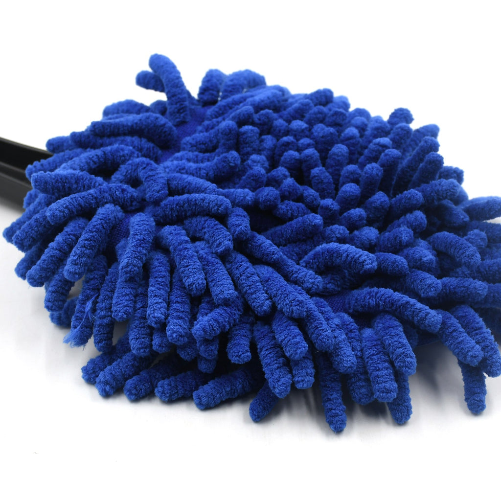 Close-up of the ergonomic grip on the Microfiber Car Wash Brush, designed for comfortable handling.