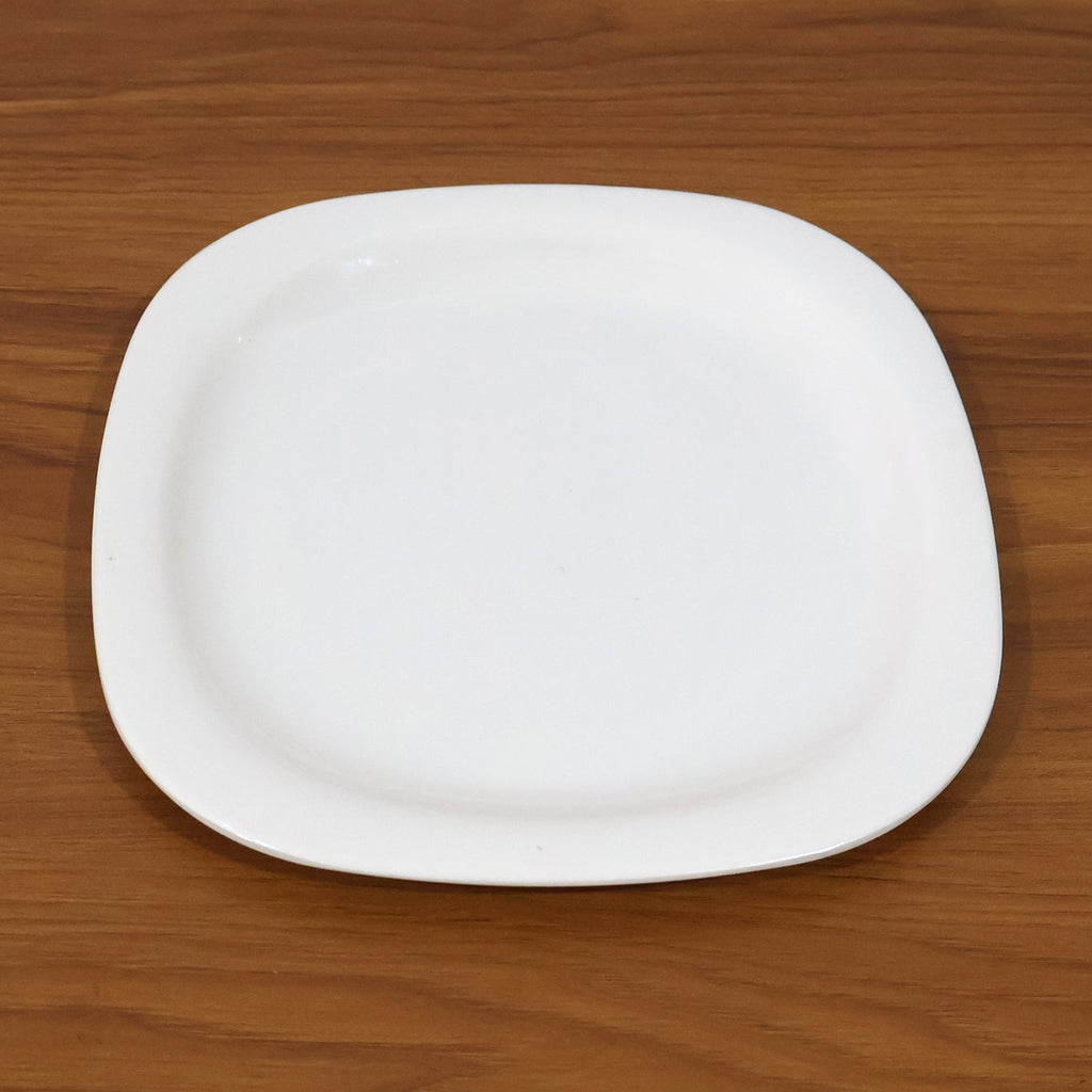 White plastic square dinner plate, easy to clean and stackable