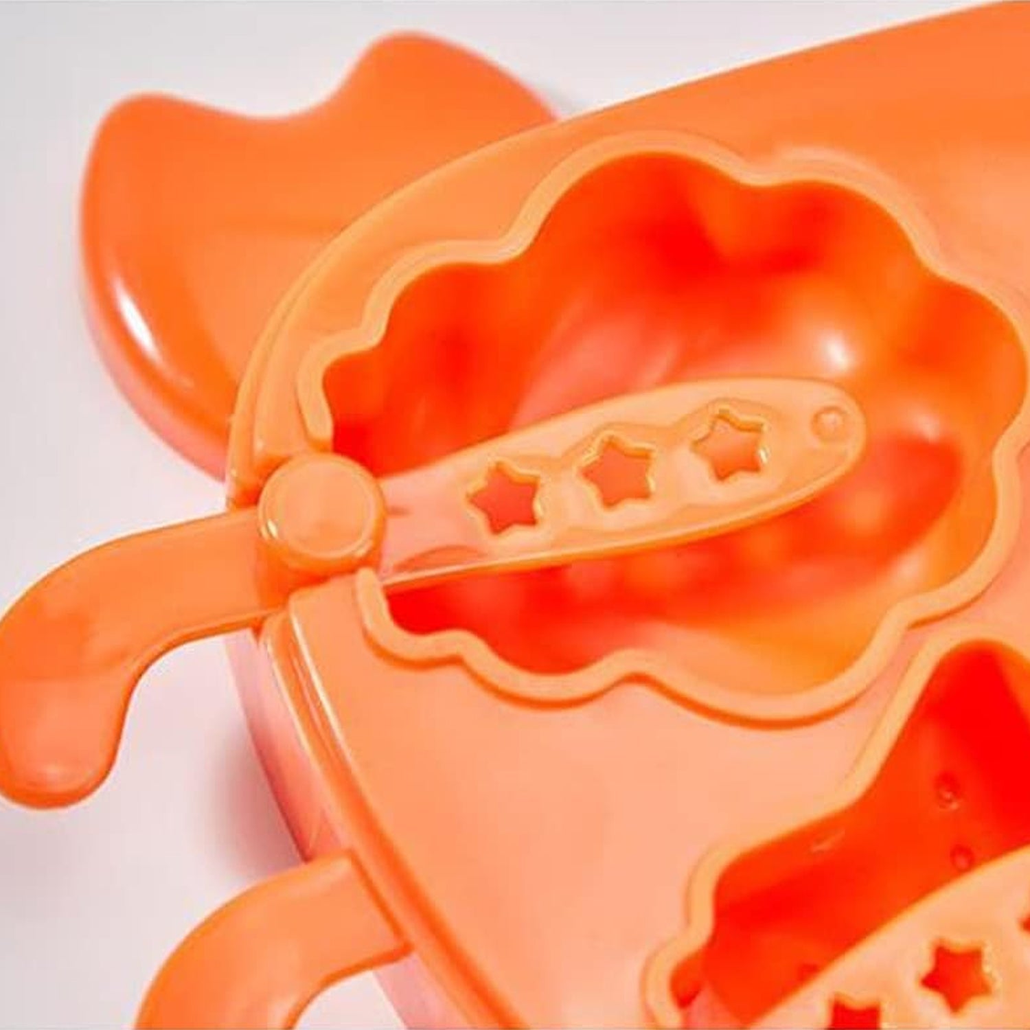 Fun crab-shaped ice candies created using the flexible silicone mold.
