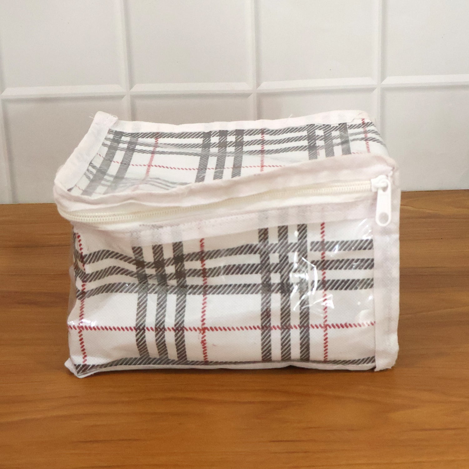 Compact and reusable jewellery storage kit with clear PVC pouches