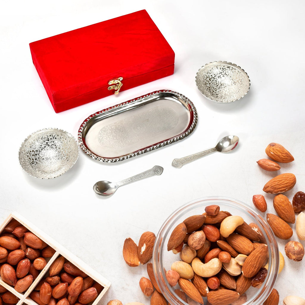 This versatile silver plated brass tray set is perfect for serving dry fruits, sweets, or small appetizers.