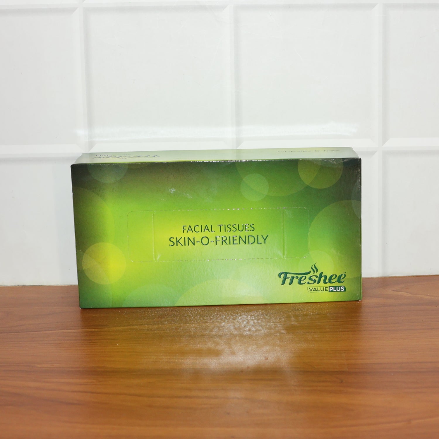 Fresh white facial tissue sheet by Freshee brand