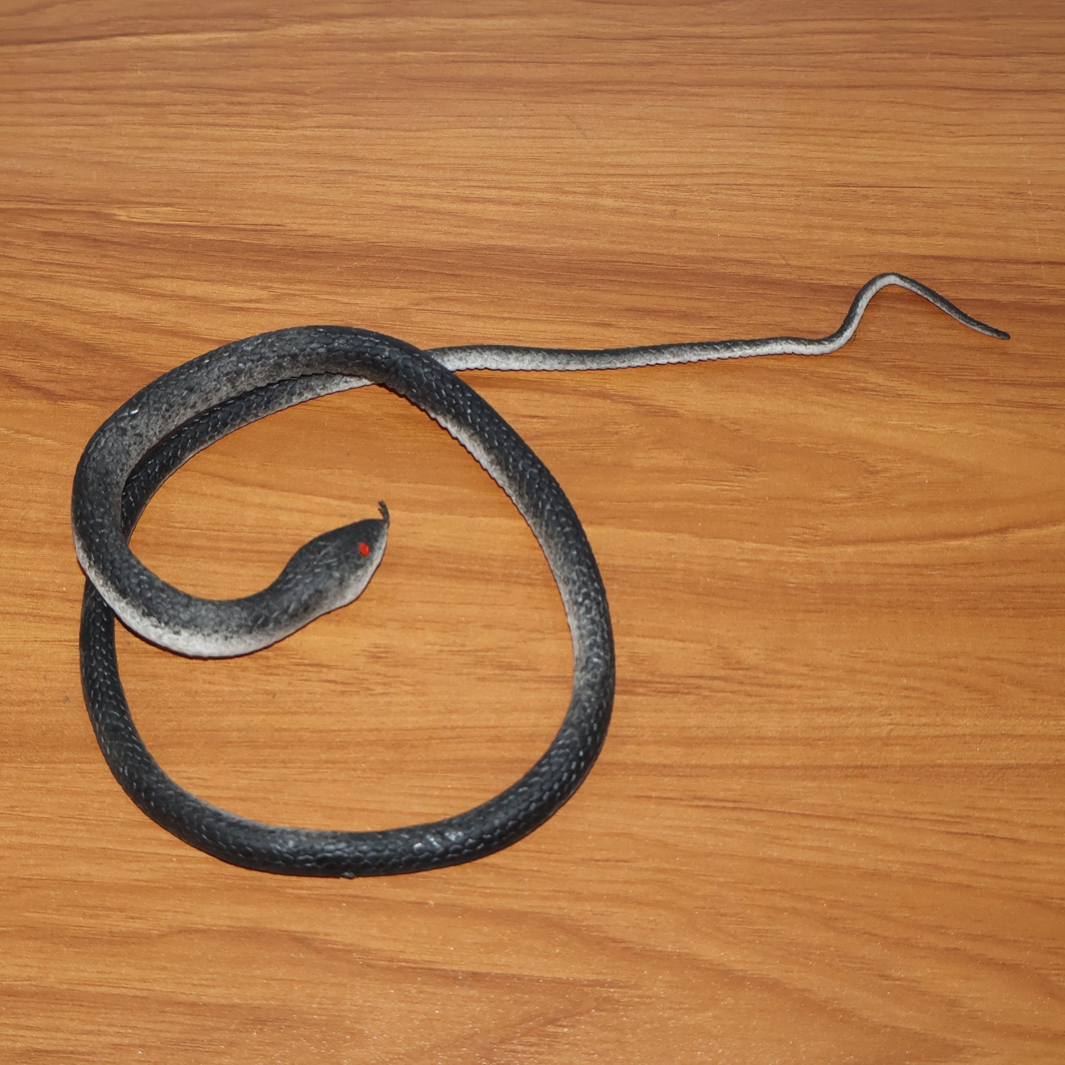 Lightweight rubber snake toy with bendable lifelike design