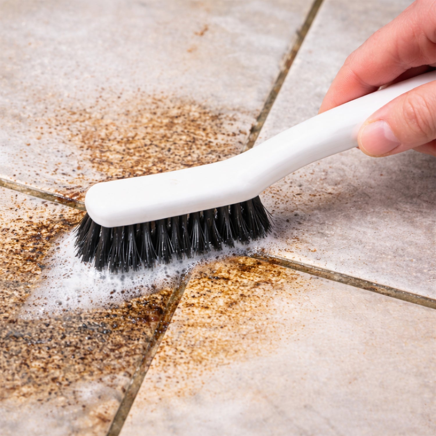 Cleaning brush for grout and narrow gaps in household cleaning