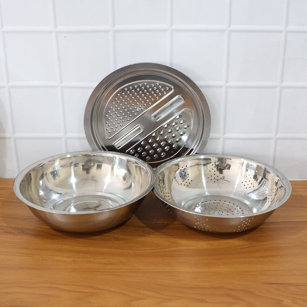 Perforated stainless steel strainer bowl for washing and draining